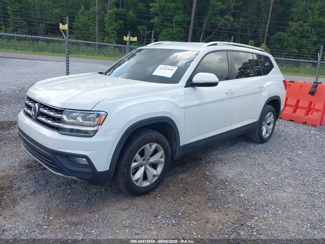 Volkswagen 2018 2018 1V2CR2CA1JC533699 Image 2