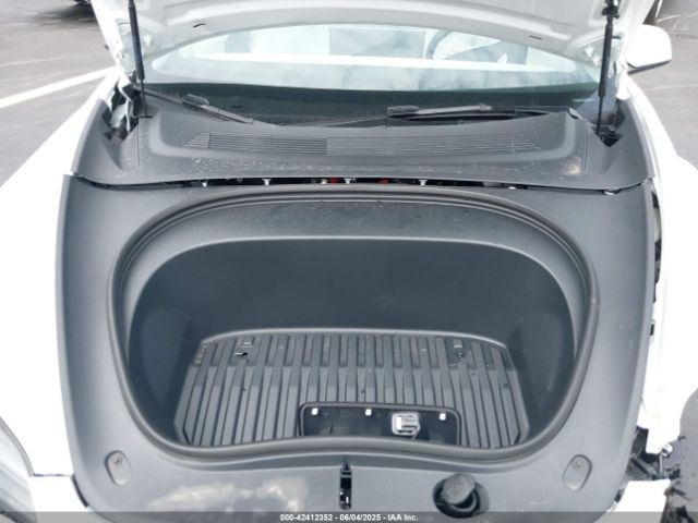 2025 TESLA MODEL 3 5YJ3E1EA2SF981877 Photo 9