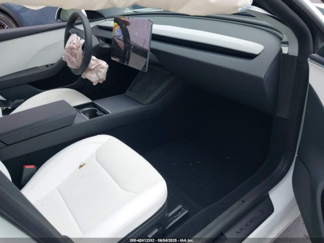 2025 TESLA MODEL 3 5YJ3E1EA2SF981877 Photo 4