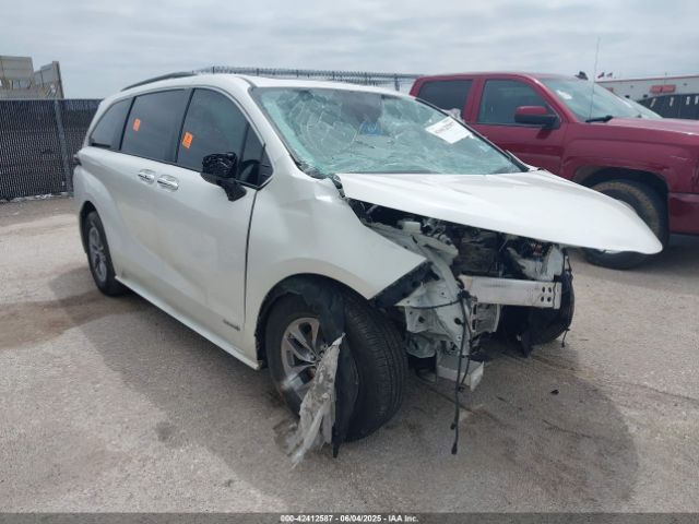 2021 TOYOTA SIENNA 5TDYRKEC9MS031404