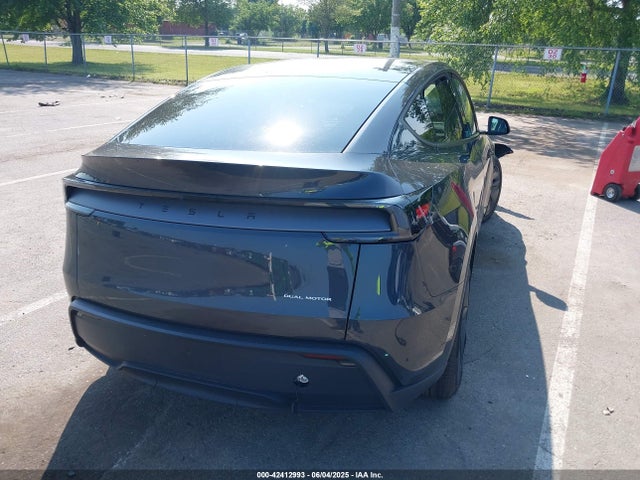 2026 TESLA MODEL Y 7SAYGDEE6TF358741 Photo 3