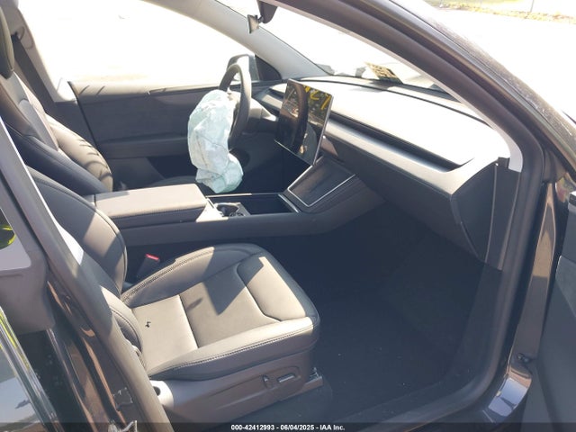 2026 TESLA MODEL Y 7SAYGDEE6TF358741 Photo 4