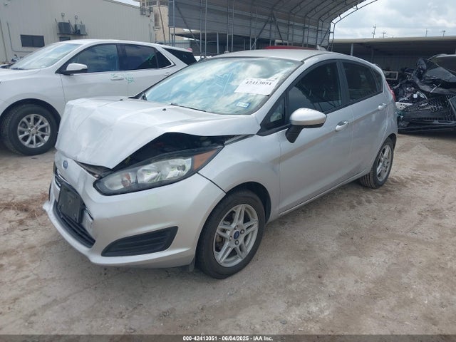 Ford 2019 2019 3FADP4EJ6KM121269 Image 2