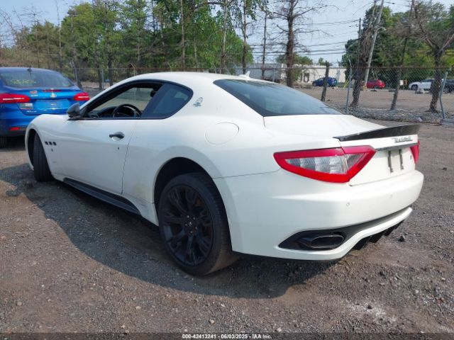 2011 MASERATI GRANTURISMO ZAM45KLA5B0057876 Photo 2