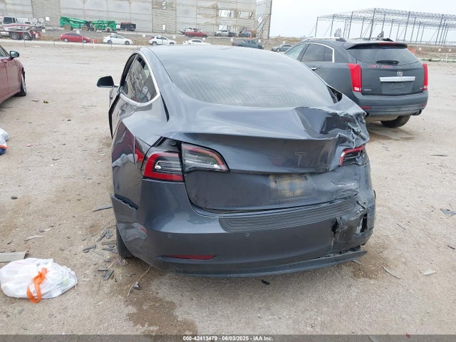 2019 TESLA MODEL 3 5YJ3E1EB5KF437575 Photo 2
