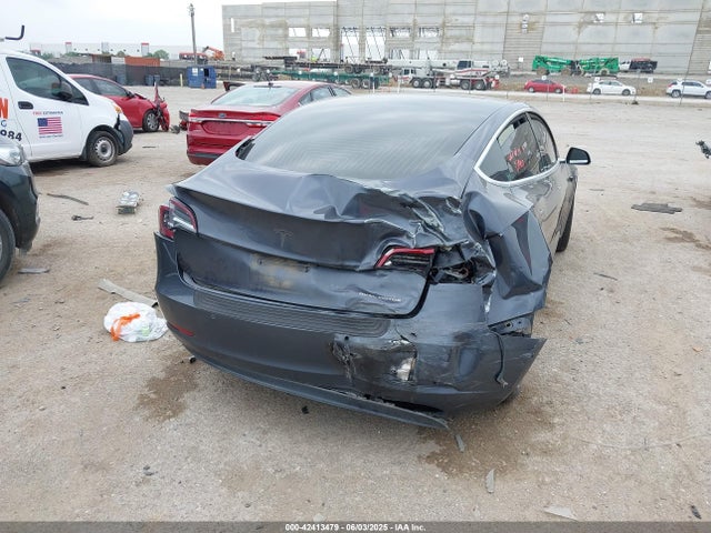2019 TESLA MODEL 3 5YJ3E1EB5KF437575 Photo 3