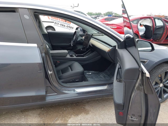 2019 TESLA MODEL 3 5YJ3E1EB5KF437575 Photo 4