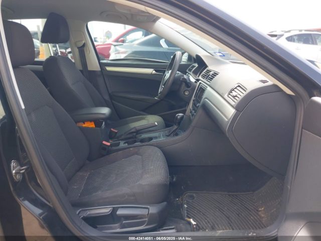 2017 VOLKSWAGEN PASSAT 1VWAT7A32HC015684 Photo 4