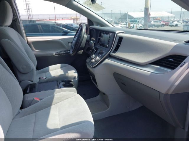 2019 TOYOTA SIENNA 5TDJZ3DC5KS225000 Photo 4