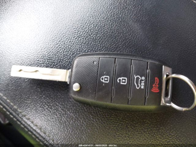 5XYPG4A39HG284714 KIA Sorento 2.4l Lx