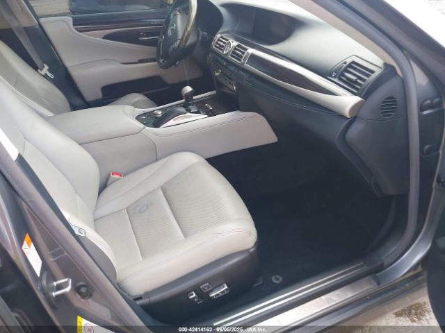 2016 LEXUS LS 460 JTHCL5EF5G5027351 Photo 4