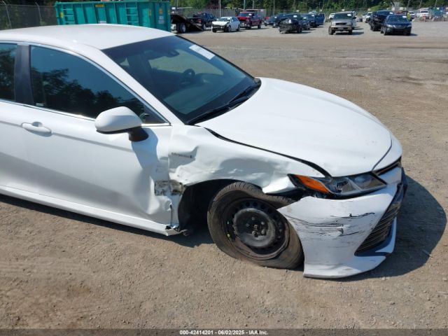 4T1B31HK3JU503605 Toyota Camry Hybrid Le