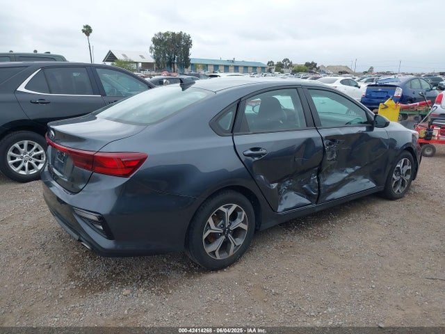 3KPF24AD3ME272066 KIA Forte Lxs