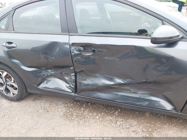 3KPF24AD3ME272066 KIA Forte Lxs