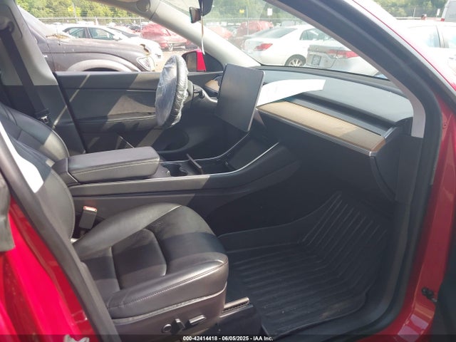 5YJYGDEEXMF092431 Tesla 2021