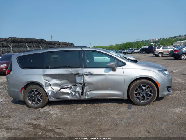 2C4RC1EG2KR704168 Chrysler 2019