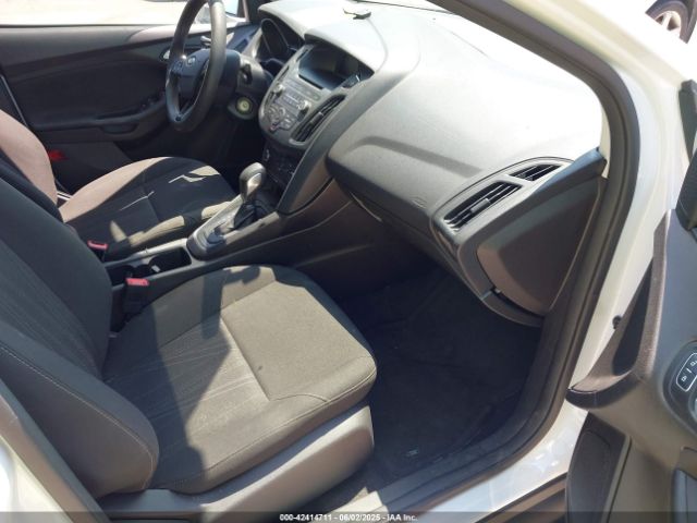 1FADP3F28HL307889 Ford FOCUS SE