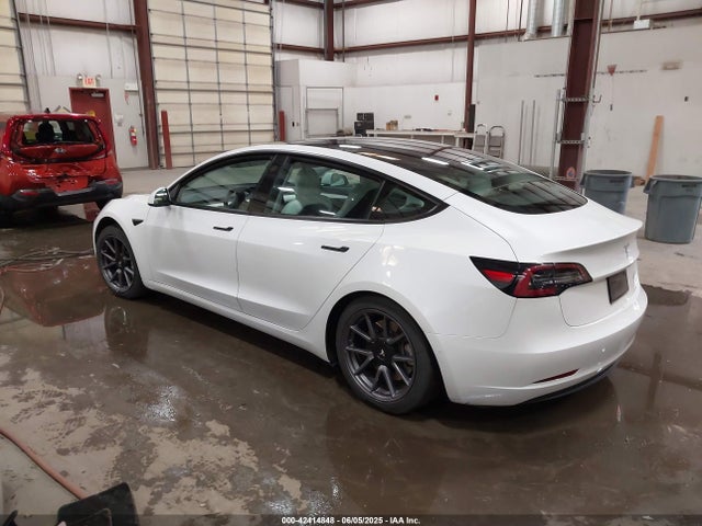 2021 TESLA MODEL 3 5YJ3E1EB8MF995908 Photo 2