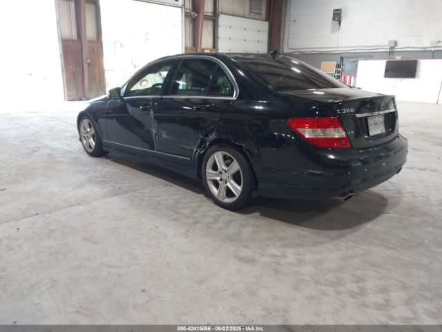 2011 MERCEDES-BENZ C 300 WDDGF8BB8BR134687 Photo 2