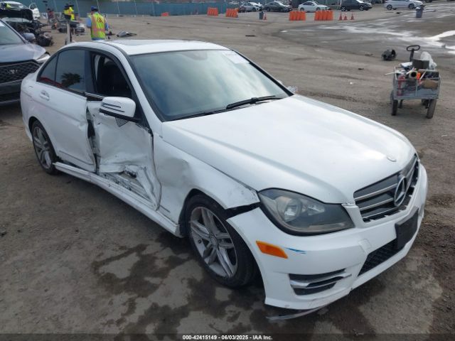 2014 MERCEDES-BENZ C 250 WDDGF4HBXEA914564