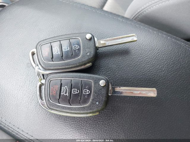 KM8SMDHF1HU213391 Hyundai Santa Fe Se