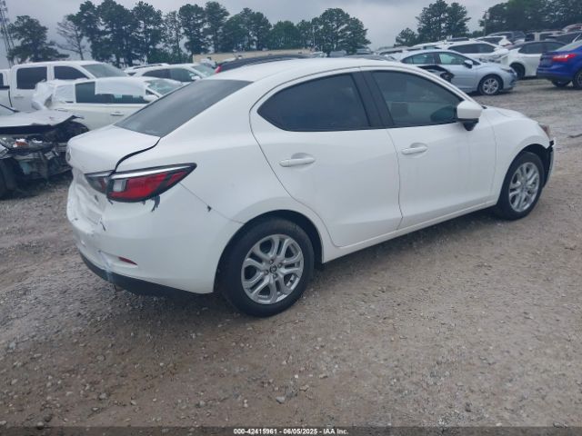 3MYDLBYV4JY302016 Toyota YARIS IA