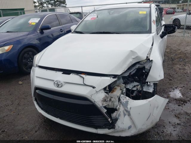 3MYDLBYV4JY302016 Toyota YARIS IA