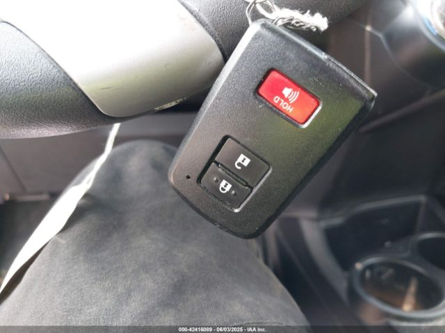 JTDKDTB37E1566373 Toyota Prius C Three