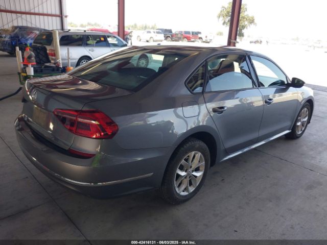 2018 VOLKSWAGEN PASSAT 1VWAA7A37JC047557 Photo 3