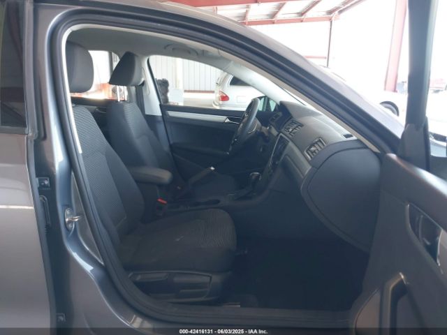 2018 VOLKSWAGEN PASSAT 1VWAA7A37JC047557 Photo 4