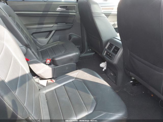 1V2NR2CA9JC563980 Volkswagen 2018