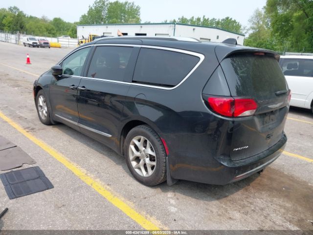 2018 CHRYSLER PACIFICA 2C4RC1BG4JR100494 Photo 2