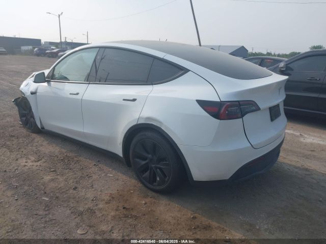 2025 TESLA MODEL Y 7SAYGDED5SF244428 Photo 2