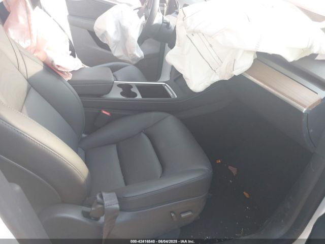 2025 TESLA MODEL Y 7SAYGDED5SF244428 Photo 4