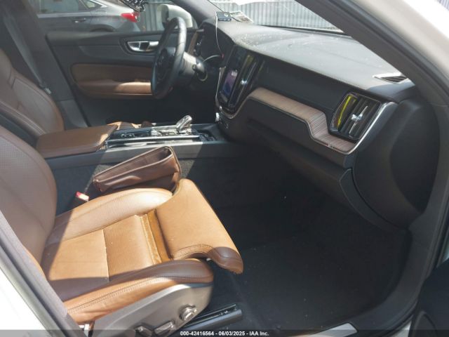 2022 VOLVO XC60 YV4L12RL7N1091897 Photo 4