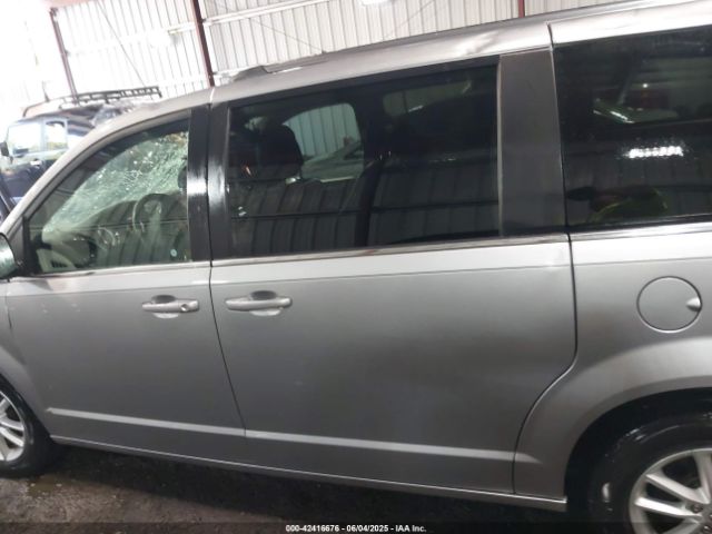2C4RDGCG5JR240892 Dodge Grand Caravan Sxt