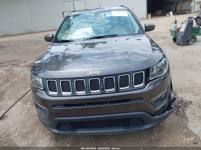 3C4NJCBB0MT598778 Jeep 2021