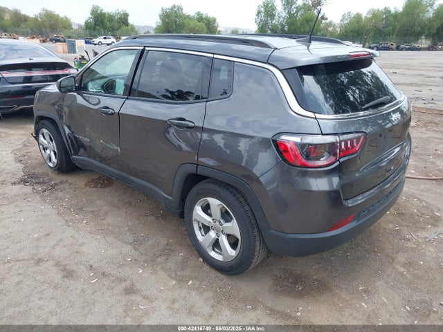3C4NJCBB0MT598778 Jeep 2021