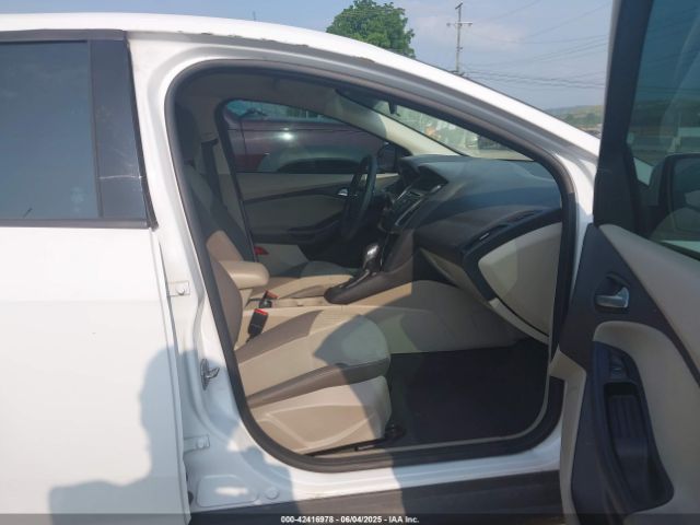 1FADP3F25EL345401 Ford FOCUS SE
