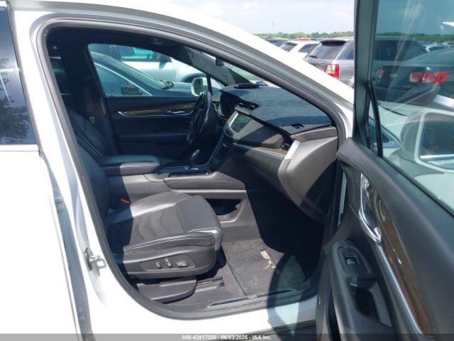 2017 CADILLAC XT5 1GYKNFRS4HZ100671 Photo 4