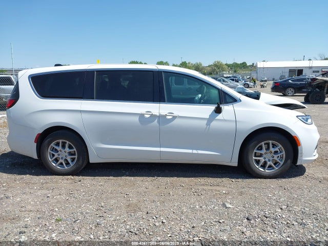 Chrysler Pacifica Select 2025 2C4RC1BG8SR584476 Image 12