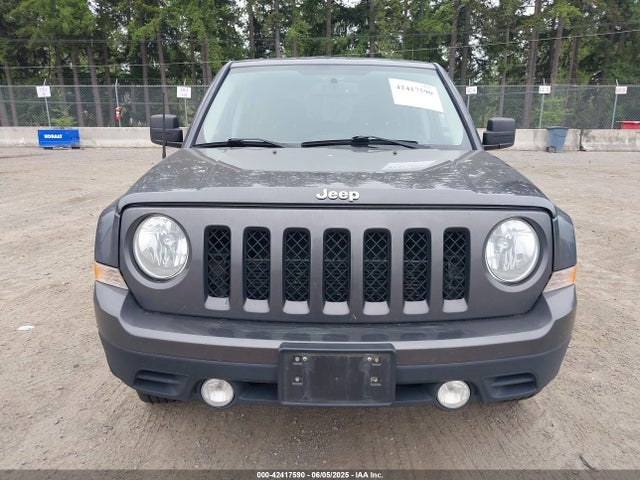 1C4NJRFB4GD610986 Jeep 2016