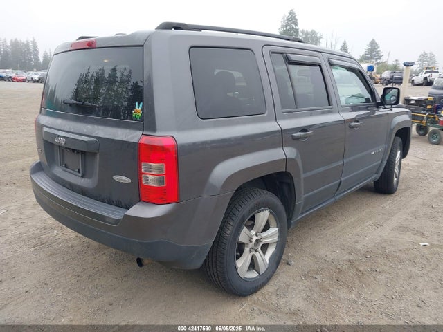 1C4NJRFB4GD610986 Jeep 2016