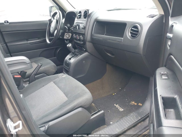 1C4NJRFB4GD610986 Jeep 2016