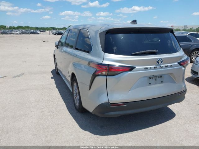 2022 TOYOTA SIENNA 5TDYRKEC8NS109477 Photo 2