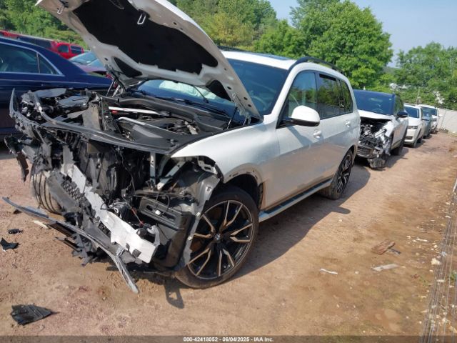 2021 BMW X7 5UXCW2C06M9D89751 Photo 1