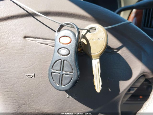 2003 CHRYSLER TOWN & COUNTRY 2C8GP64LX3R360516 Photo 10