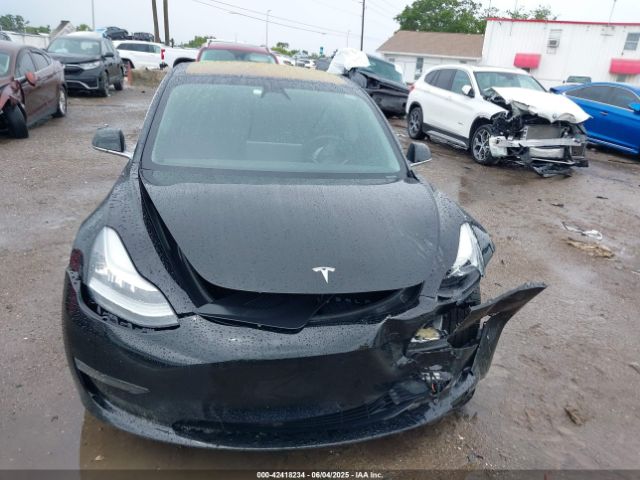 5YJ3E1EA3KF297565 Tesla 2019