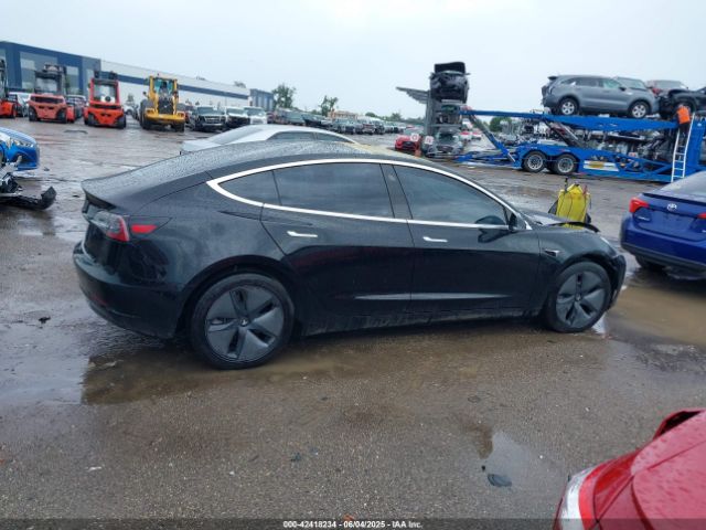5YJ3E1EA3KF297565 Tesla 2019