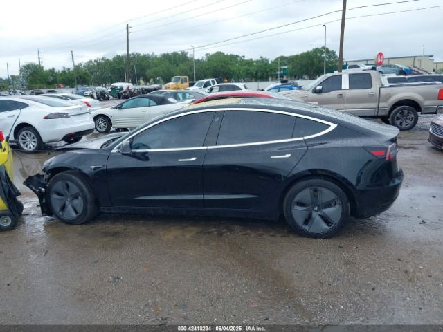 5YJ3E1EA3KF297565 Tesla 2019
